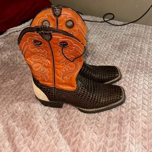 Ariat cowgirl boots, size 5 worn once